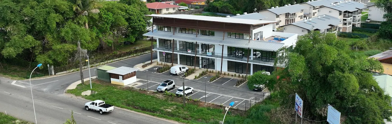 Bureaux de SECOTEM - Vue extérieure de nos locaux modernes en Guyane française